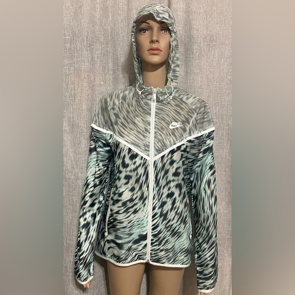 Nike Women's Tech Hyperfuse Windrunner Jacket-MEDIUM-green,black,white - Picture 1 of 12